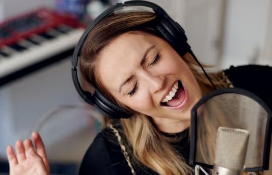 World Voice Day, why is it important to take care of it? | De Último Minuto English