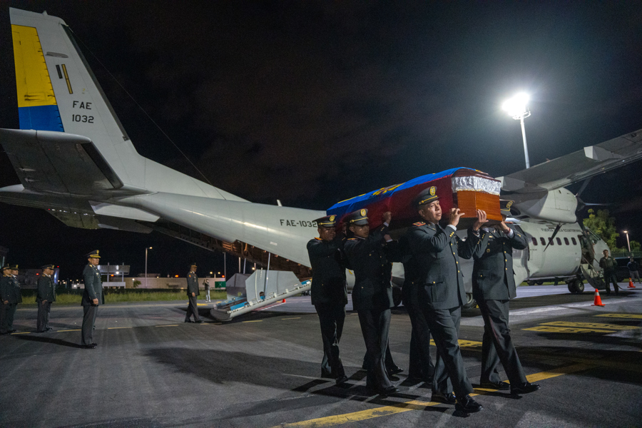 Wake for the 11 soldiers killed in an ambush in Ecuador | De Último Minuto English