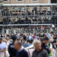 The Vatican deploys its multimedia and cinematic power to follow the conclave | De Último Minuto English