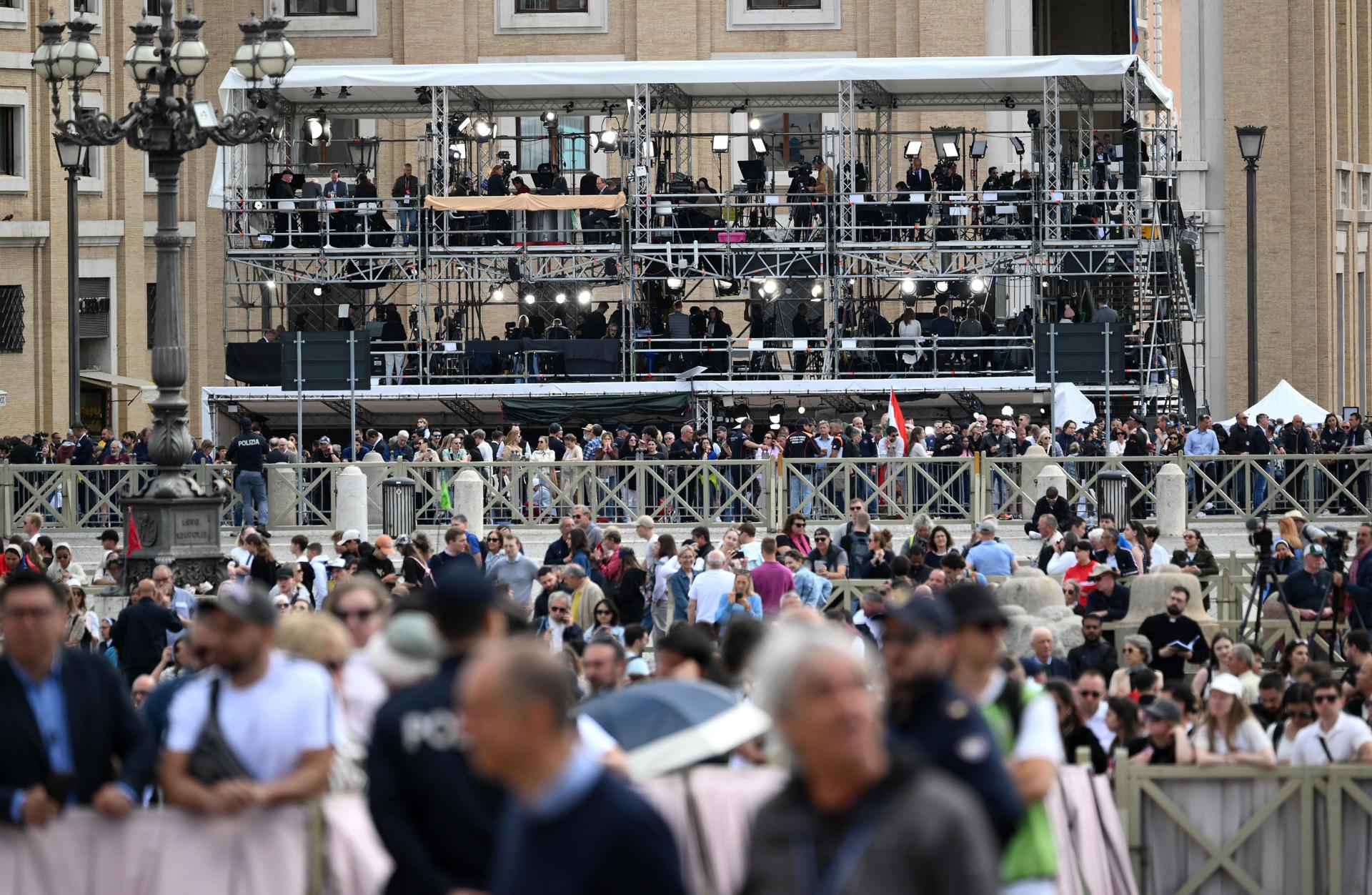 The Vatican deploys its multimedia and cinematic power to follow the conclave | De Último Minuto English