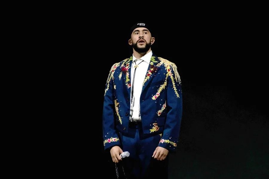 Bad Bunny returns to the cinema in August with the premiere of the film 'Caught Stealing’ | De Último Minuto English