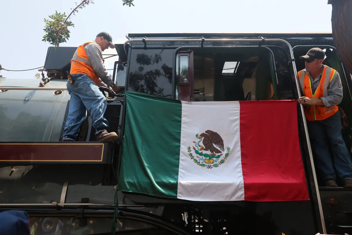 Companies in Mexico expand job openings to 70,500 for repatriates due to Trump | De Último Minuto English