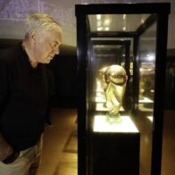 Ancelotti visits the Brazilian national team museum and admires the trophies of the past | De Último Minuto English