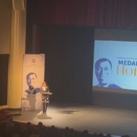 They commemorate Peña Gómez's legacy with the awarding of the Medal of Honor to social and political leaders | De Último Minuto English