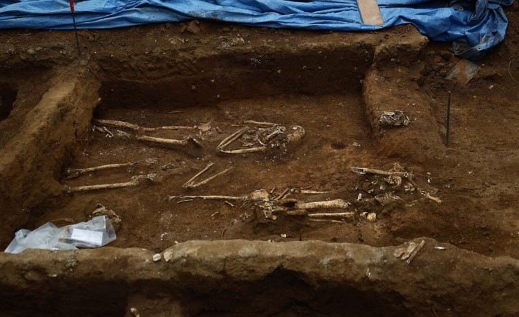 Bones found in front of church in the Colonial Zone could be from the 17th and 18th centuries | De Último Minuto English
