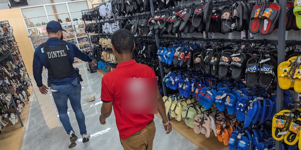 PN and MP strike a blow to illicit trade with raid on a store in La Vega | De Último Minuto English