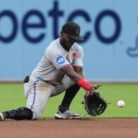Ronny Simon is placed on assignment by the Marlins after a painful defensive night | De Último Minuto English