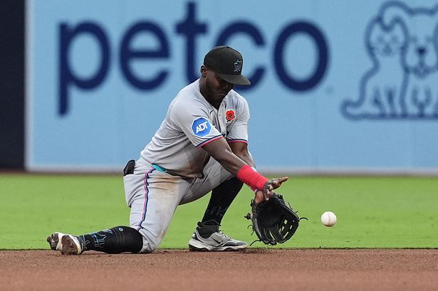 Ronny Simon is placed on assignment by the Marlins after a painful defensive night | De Último Minuto English