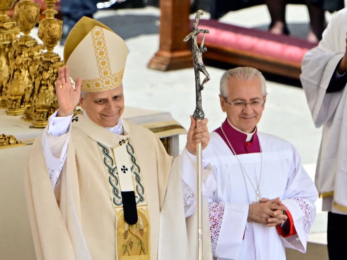 Leo XIV begins his pontificate with a call for peace in the world and unity | De Último Minuto English