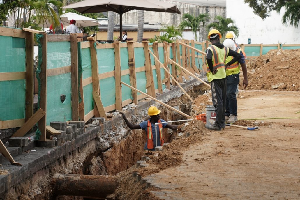 Slowness in the remodeling works in the Colonial Zone causes outrage | De Último Minuto English
