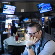 Wall Street opens in the red after Trump accuses China of violating the trade agreement | De Último Minuto English