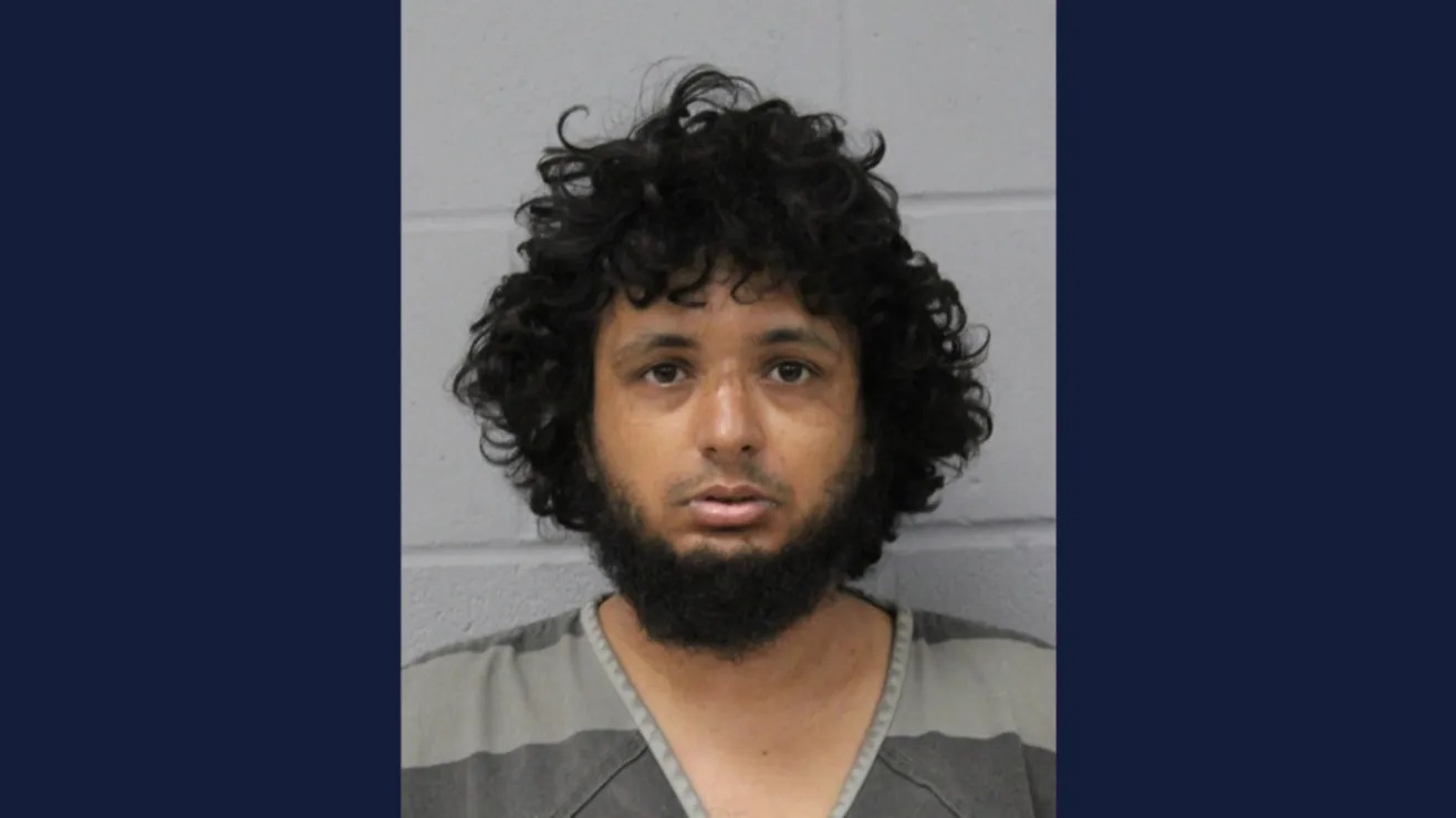 Man stabs another to death multiple times because he reminded him of his uncle | De Último Minuto English