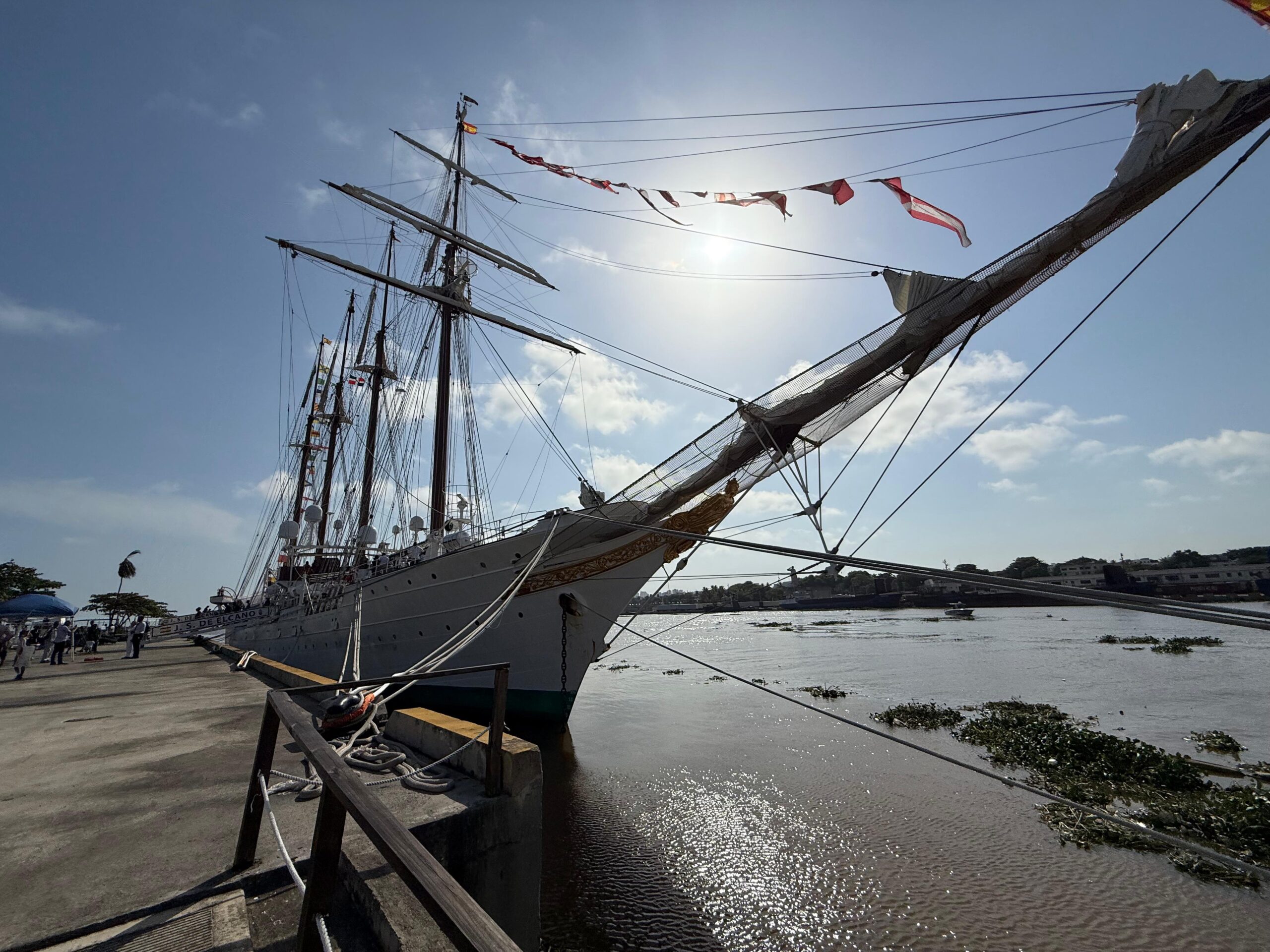 Hundreds of people visit the Spanish ship Juan Sebastián de Elcano in Santo Domingo | De Último Minuto English