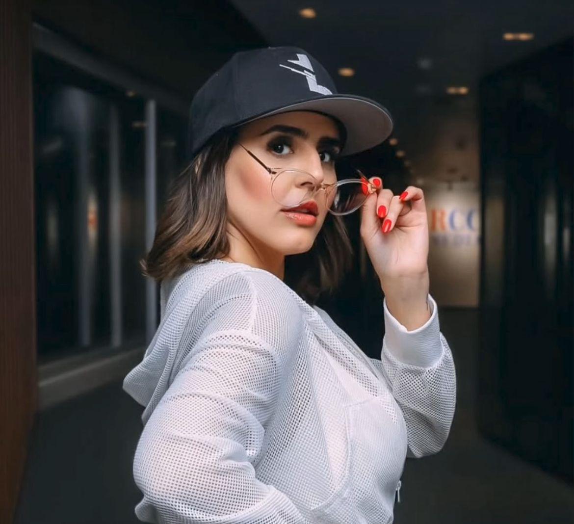 Laura Bonnelly states "If I had to do the same things to be the woman she is today, I would do it." | De Último Minuto English