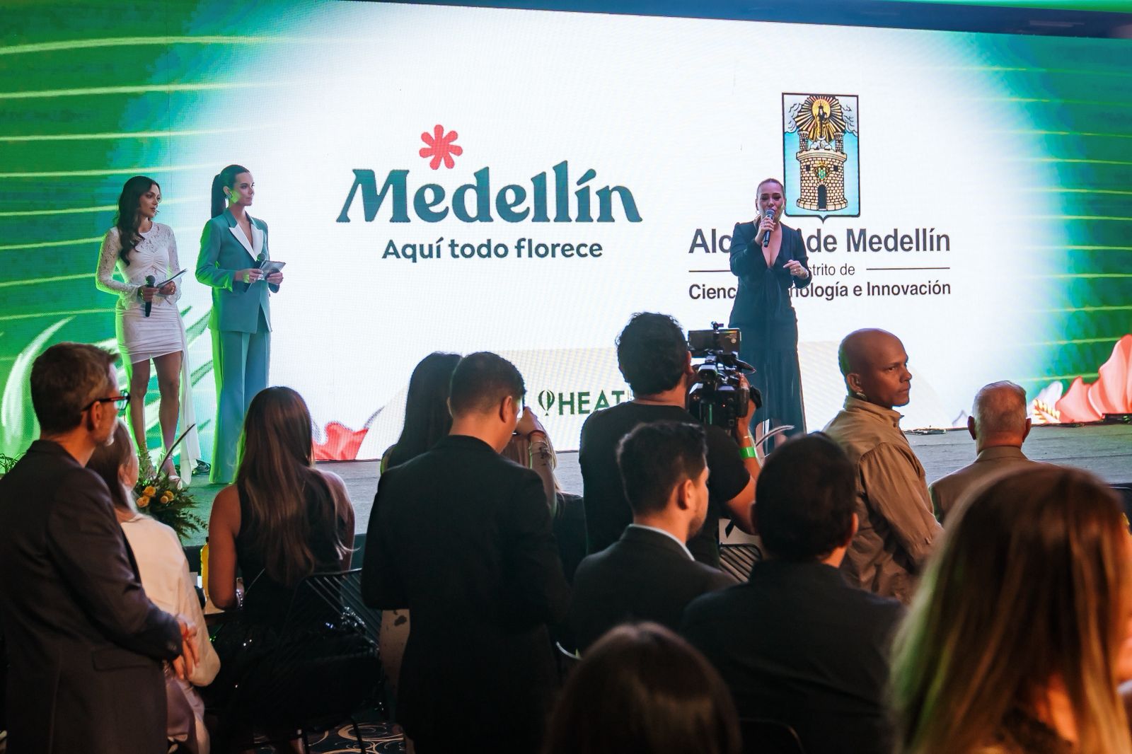 HEAT Awards 2025 arrives for the first time in Medellín; welcomes several artists and figures on a single stage | De Último Minuto English