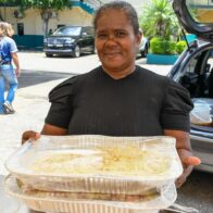 More than two million cooked rations were distributed by Comedores Económicos during the "Cocinando Pa' Mamá" program. | De Último Minuto English