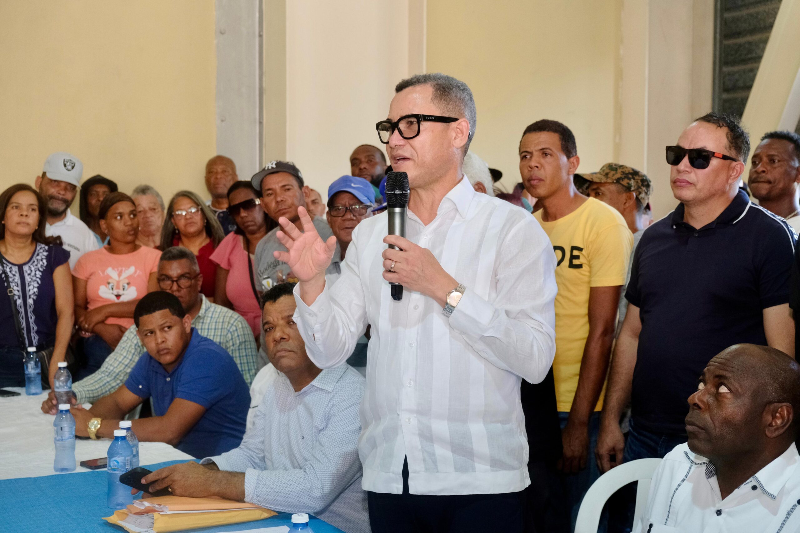 Labor Minister guarantees transparent delivery of Christmas bonus to port workers | De Último Minuto English