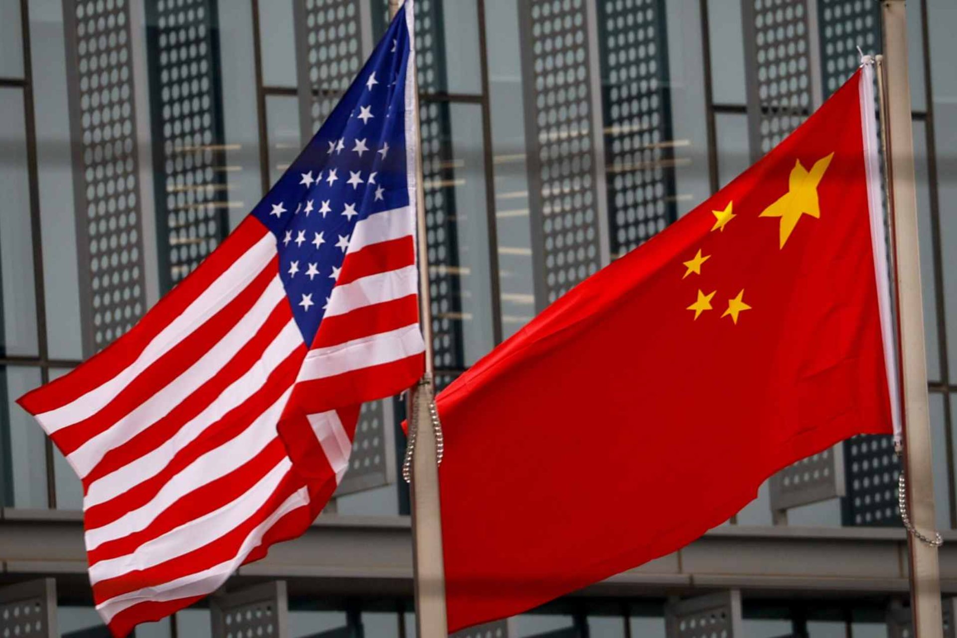 U.S. and China conclude the first of two days of talks on tariffs in Switzerland | De Último Minuto English