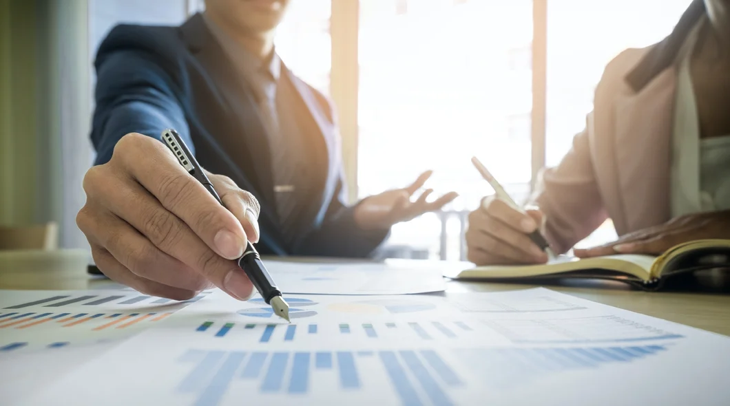 Serial Consultancies: The Recurring Faces of Dominican Public Spending | De Último Minuto English