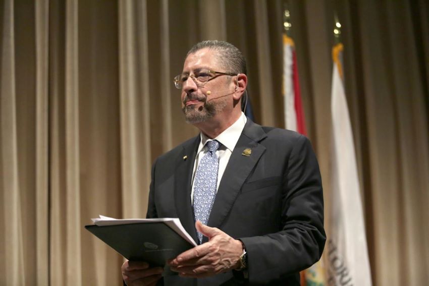 President of Costa Rica receives award at Florida university | De Último Minuto English