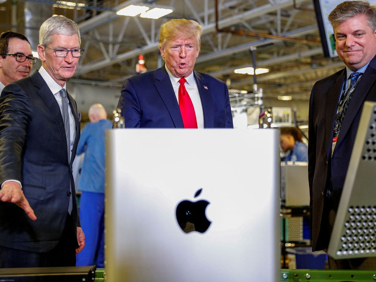 Trump threatens Apple with a 25% tariff on its iPhones if it doesn't manufacture in the US | De Último Minuto English