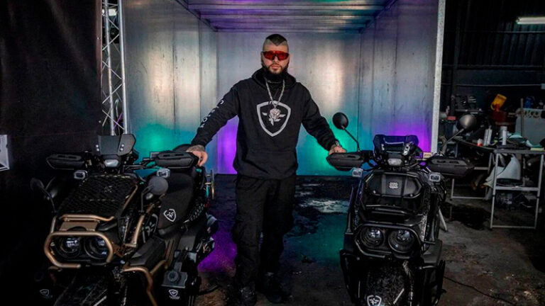 From artist to businessman! Farruko presented his own line of motorcycles | De Último Minuto English