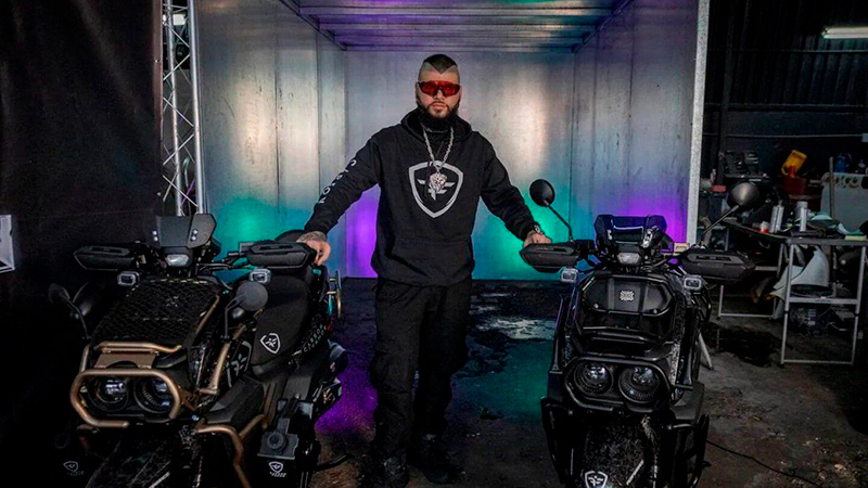 From artist to businessman! Farruko presented his own line of motorcycles | De Último Minuto English