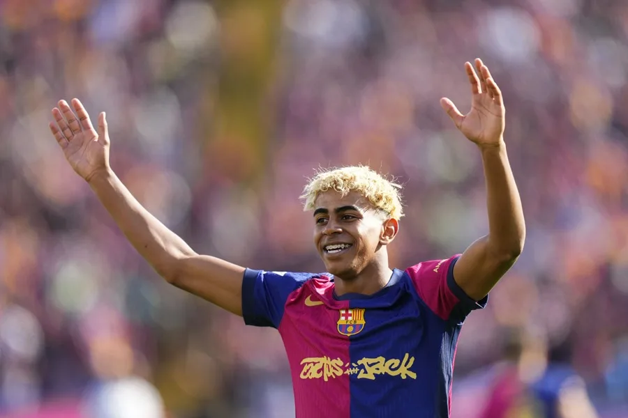 Lamine Yamal extends his contract with Barcelona until 2031 | De Último Minuto English