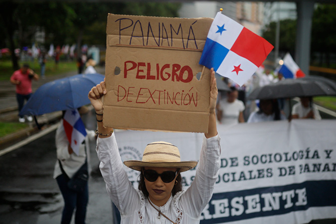 Panamanian feminists march against government initiatives and demand an end to violence | De Último Minuto English
