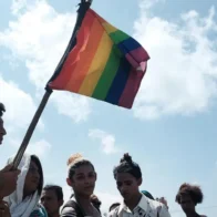 Over a hundred celebrities ask the US to maintain funds to prevent LGBTQ+ suicides | De Último Minuto English