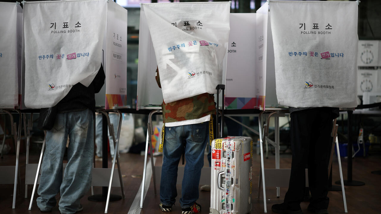 Polls open for early general elections in South Korea | De Último Minuto English