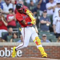 Ronald Acuña Jr. leads the Braves with a key home run in Milwaukee | De Último Minuto English