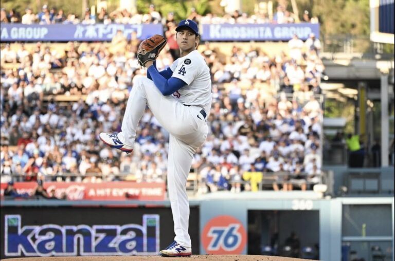 Ohtani throws 100 mph in his much-anticipated return to the mound | De Último Minuto English