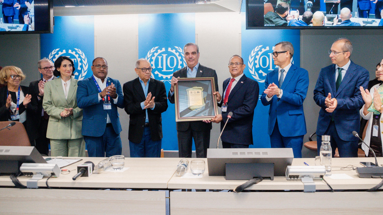 President Abinader receives recognition from the ILO in Geneva for support of workers' rights | De Último Minuto English