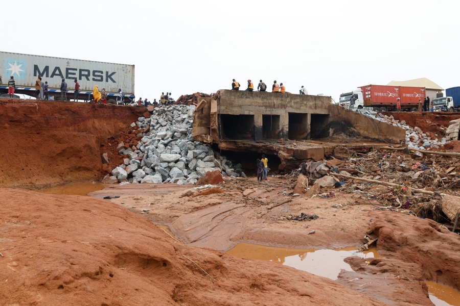 Authorities put the death toll from the rains in Nigeria at 153, but a local leader speaks of 203 | De Último Minuto English