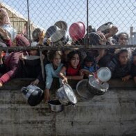 Israel kills 29 Gazans and wounds about 200 near food distribution points in Gaza | De Último Minuto English