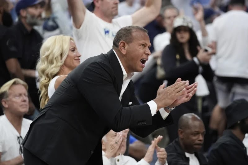 NBA owners unanimously approve the sale of the Timberwolves to Alex Rodríguez's group | De Último Minuto English