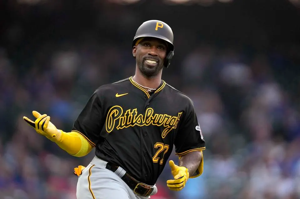 McCutchen ties Roberto Clemente for home runs with the Pirates | De Último Minuto English