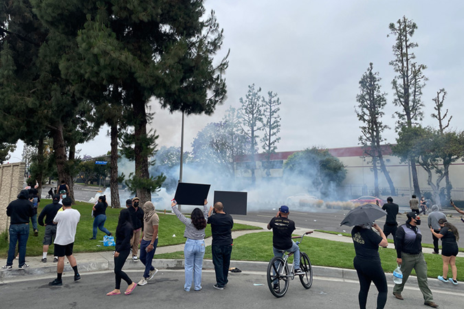 The National Guard deploys force in Los Angeles to quell protests against raids | De Último Minuto English