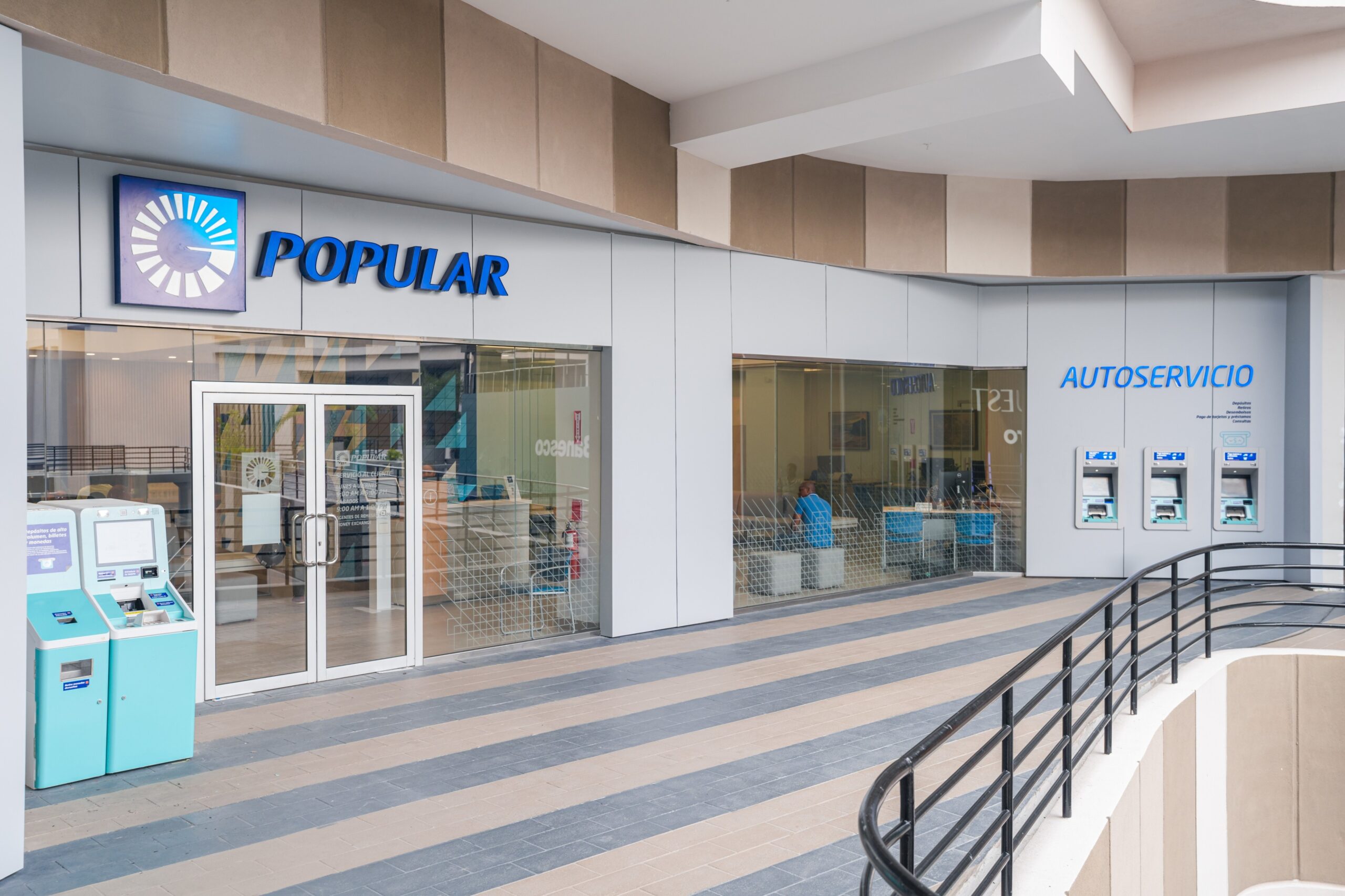 Banco Popular expands its branch network with three new branches | De Último Minuto English