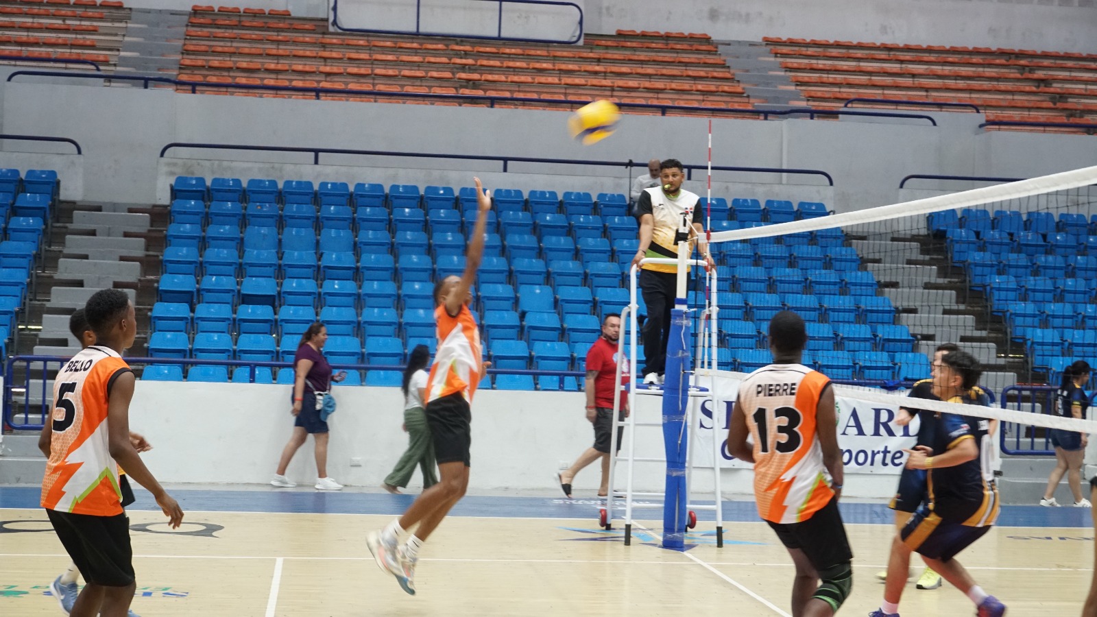 Starts seventh version of the International Volleyball Romana | De Último Minuto English
