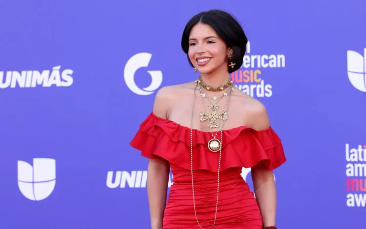 Ángela Aguilar cancels concert in Colombia due to stage issues and prioritizes public safety | De Último Minuto English
