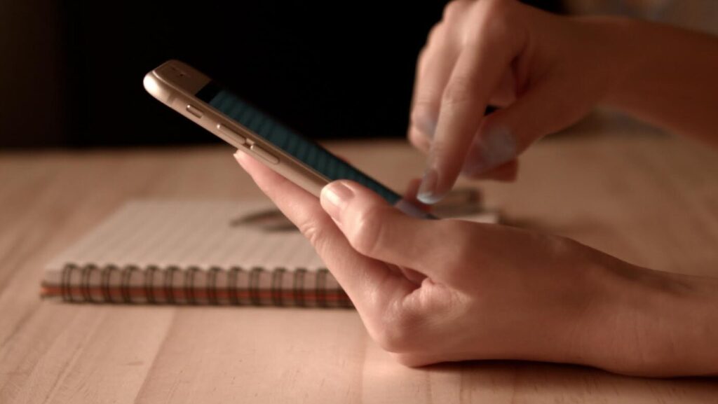 More than 665,000 users have started using electronic payment accounts. | De Último Minuto English
