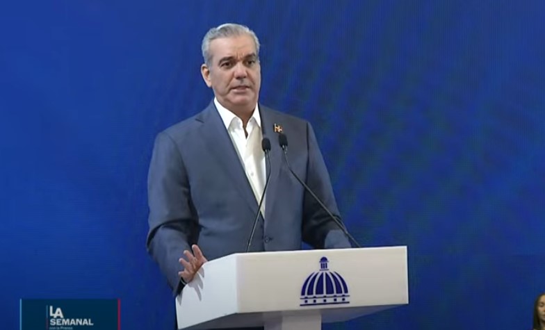 Government evaluates Venezuela's request to reopen airspace | De Último Minuto English