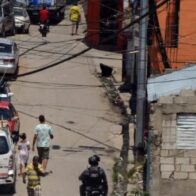 Los Mina residents live under a "curfew" due to threats from a supposed drug trafficker known as Jarito | De Último Minuto English