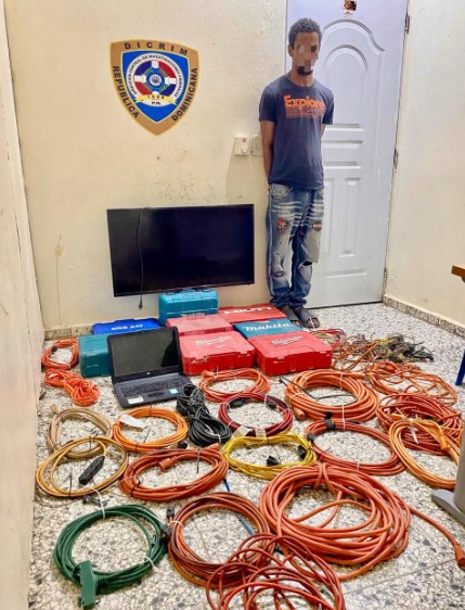Alleged thief arrested for stealing objects from a foundation in Santiago | De Último Minuto English