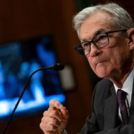 Trump calls the Fed chief a "stubborn mule" and a "stupid person" | De Último Minuto English