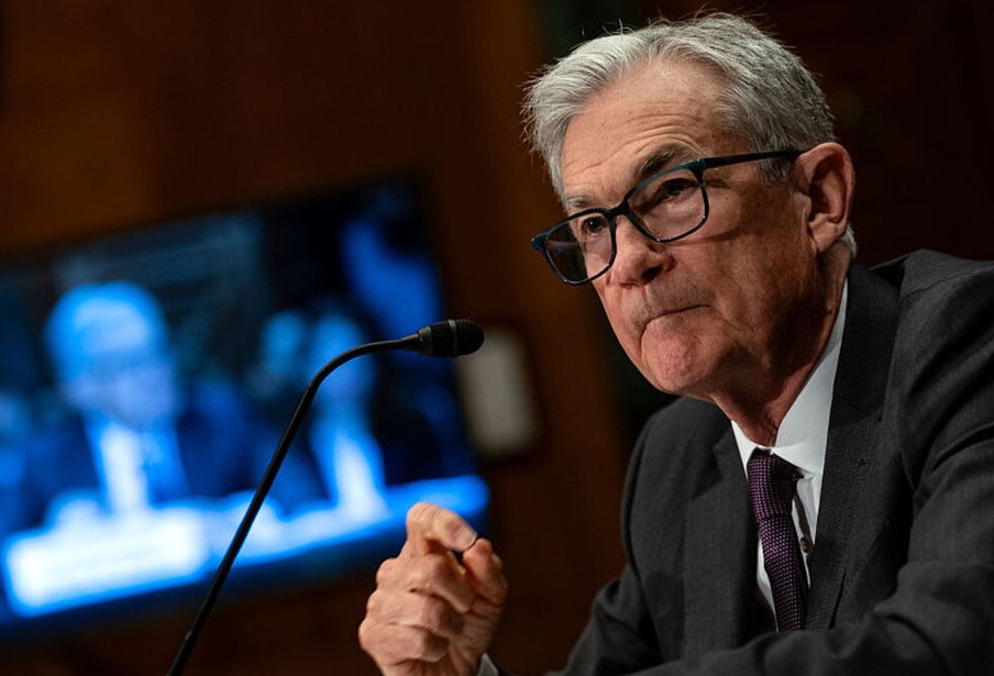 Trump calls the Fed chief a "stubborn mule" and a "stupid person" | De Último Minuto English