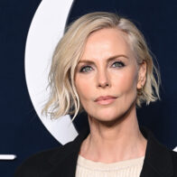 Charlize Theron jokes about Jeff Bezos' wedding and delivers a strong speech for human rights | De Último Minuto English