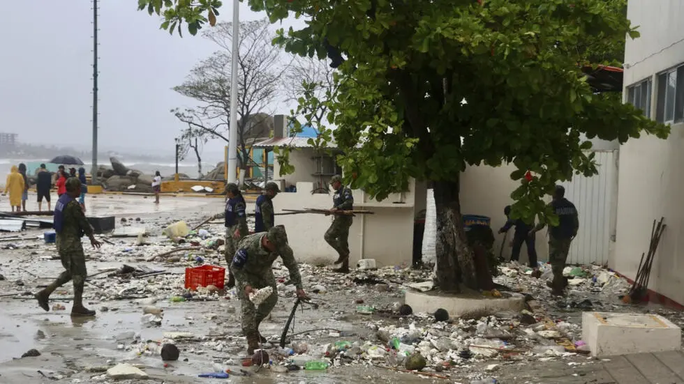 Hurricane Erick leaves two dead and material damage after passing through southern Mexico | De Último Minuto English